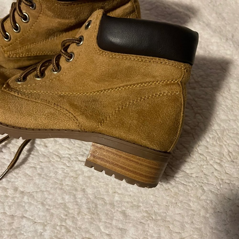 Tan boots Size 8 - Picture 3 of 5